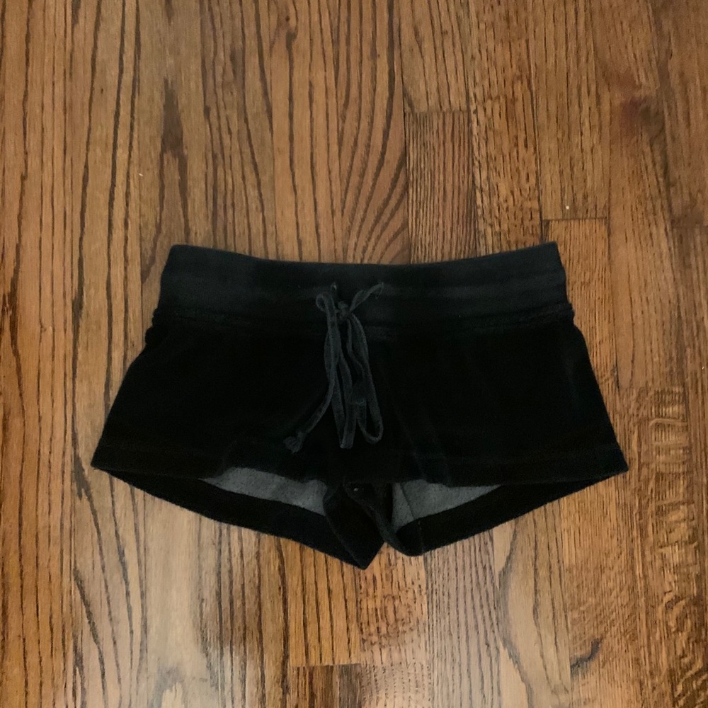 Black hard tails